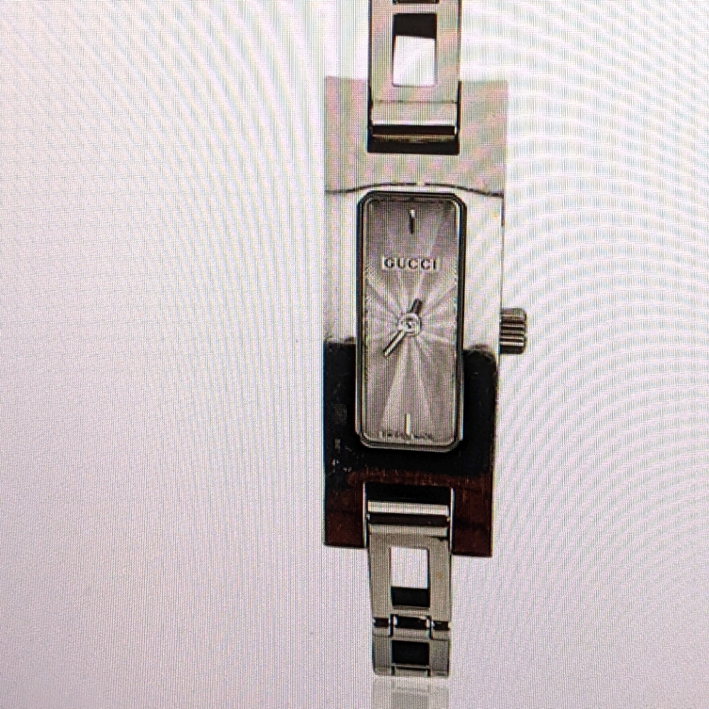 AUTHENTIC GUCCI SWISS MADE LADIES QUARTZ TIMEPIECE MODEL 3900L - Picture 4 of 7